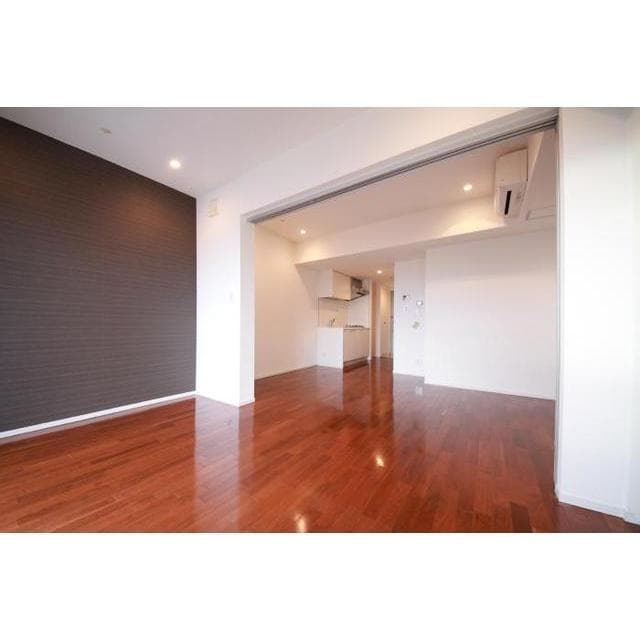 Room image 14