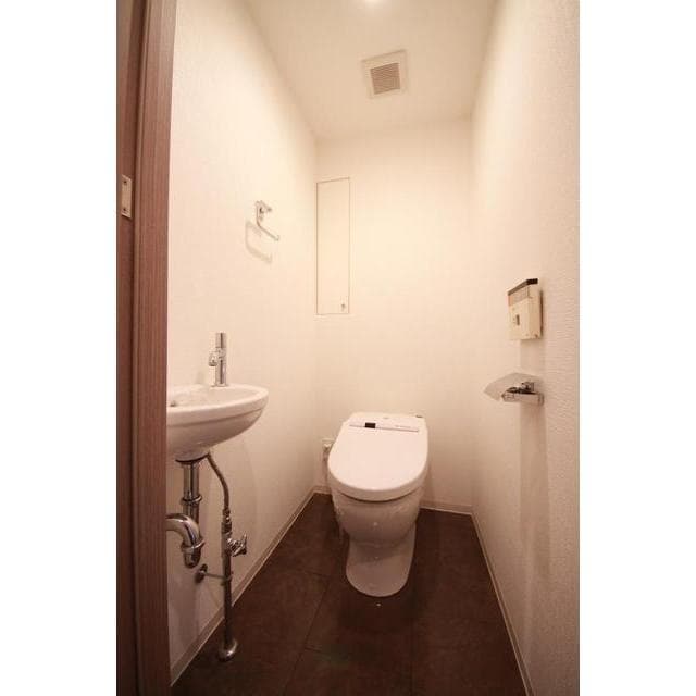 Room image 8