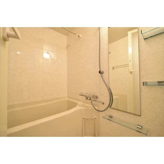 Room image 10