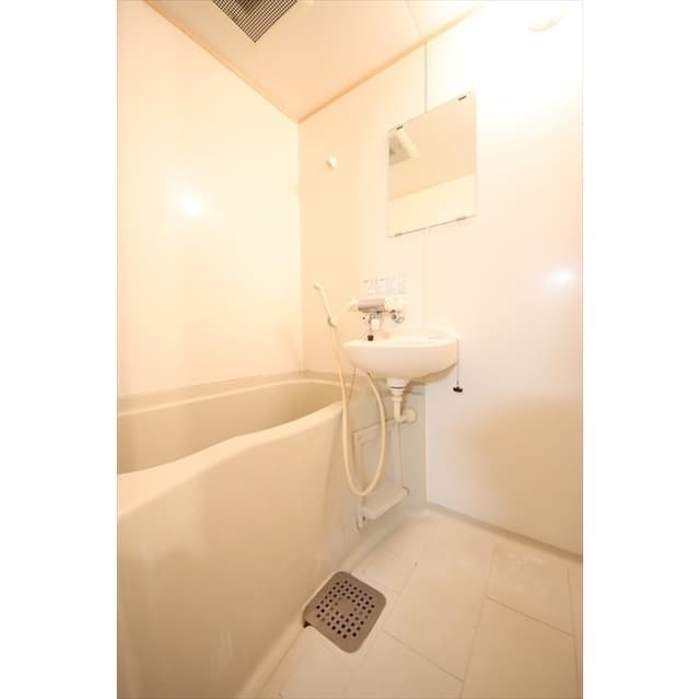 Room image 11