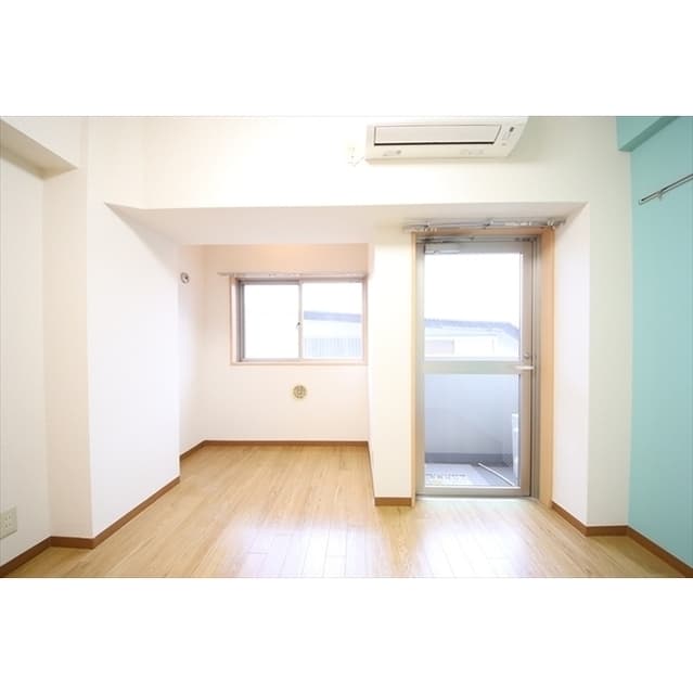 Room image 13