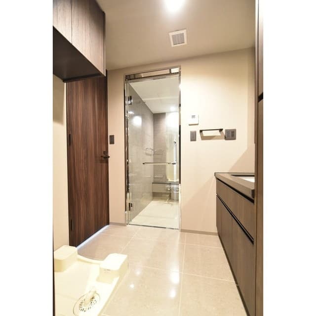 Room image 16