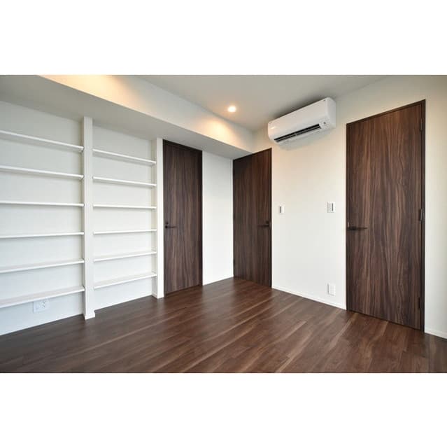 Room image 9