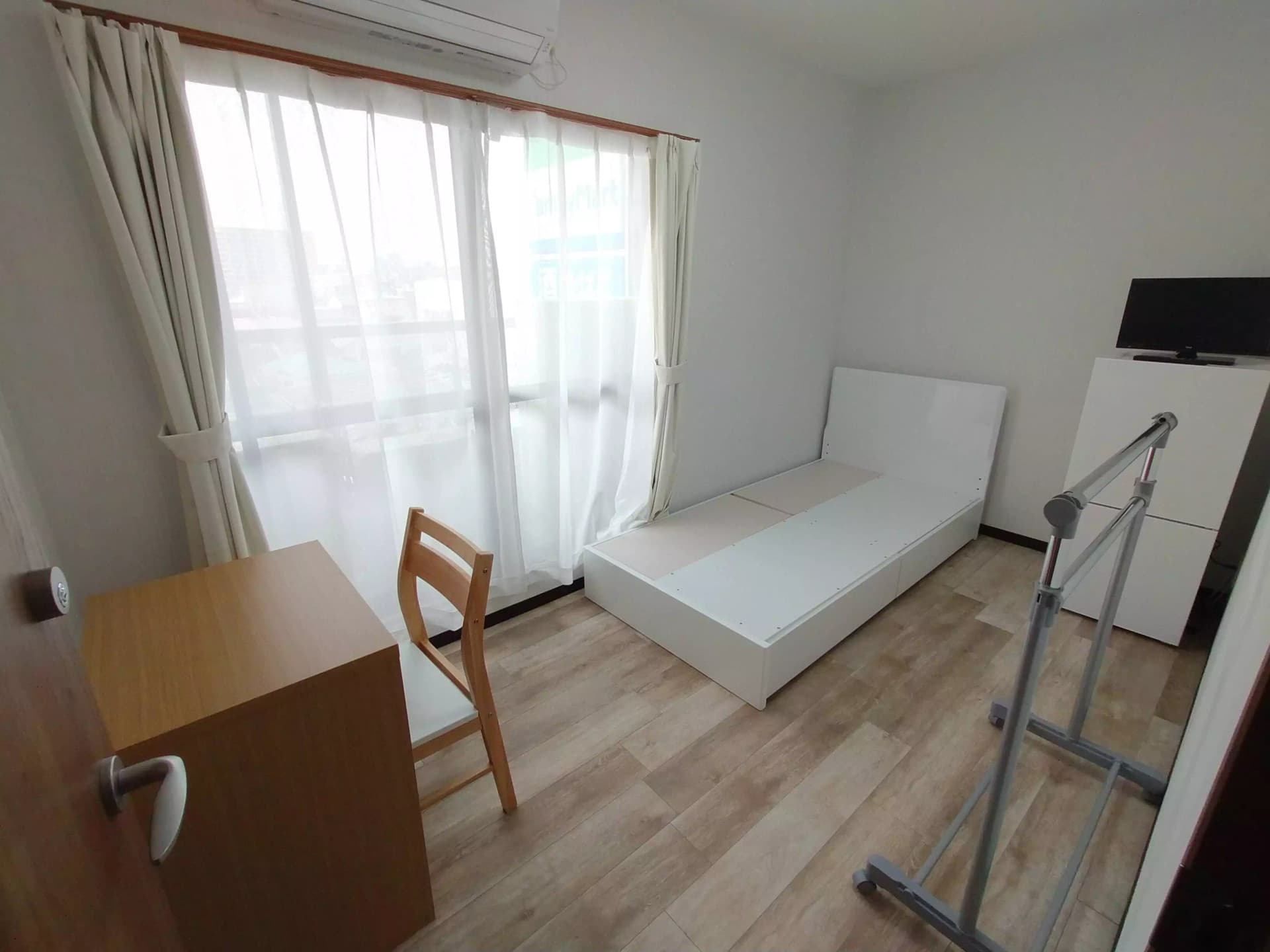 Room image 8