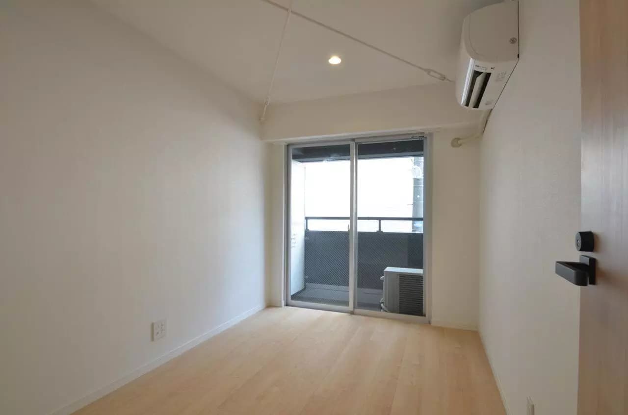 Room image 12