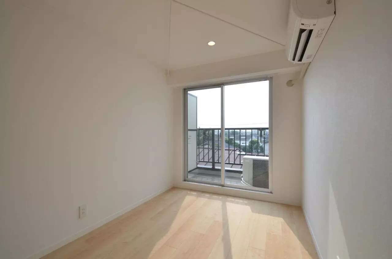 Room image 16
