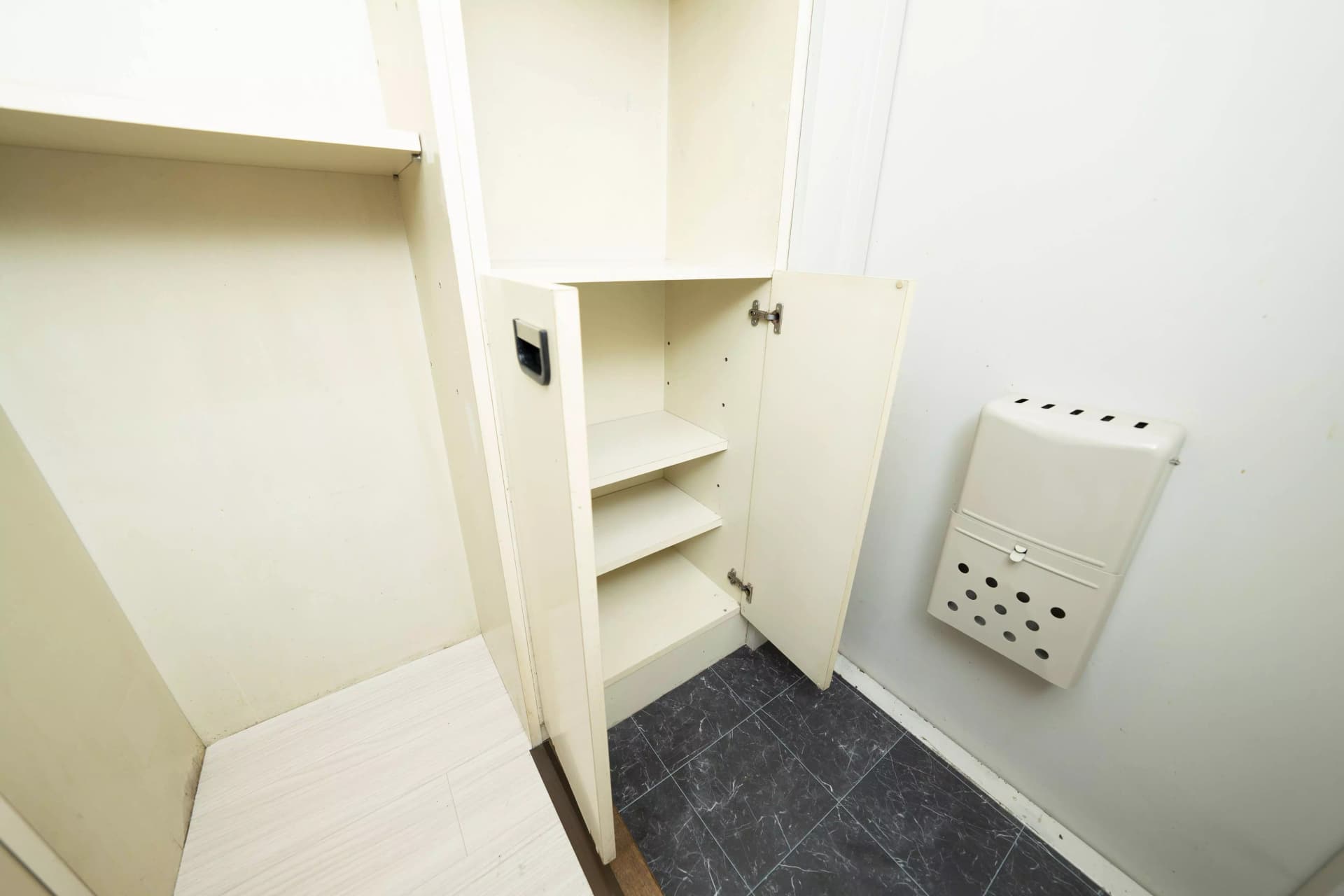 Room image 8