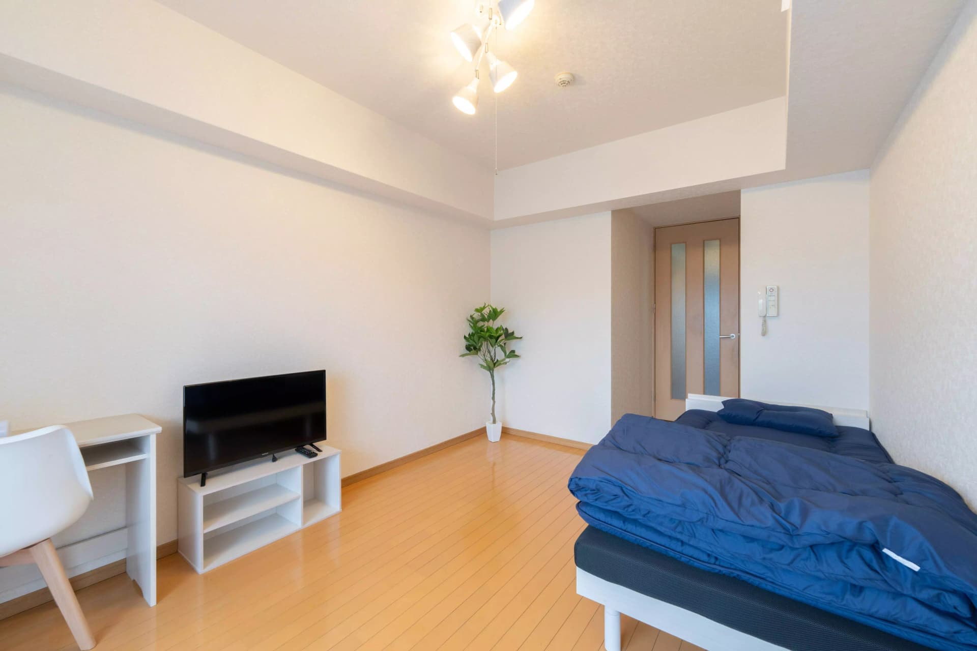 Room image 8