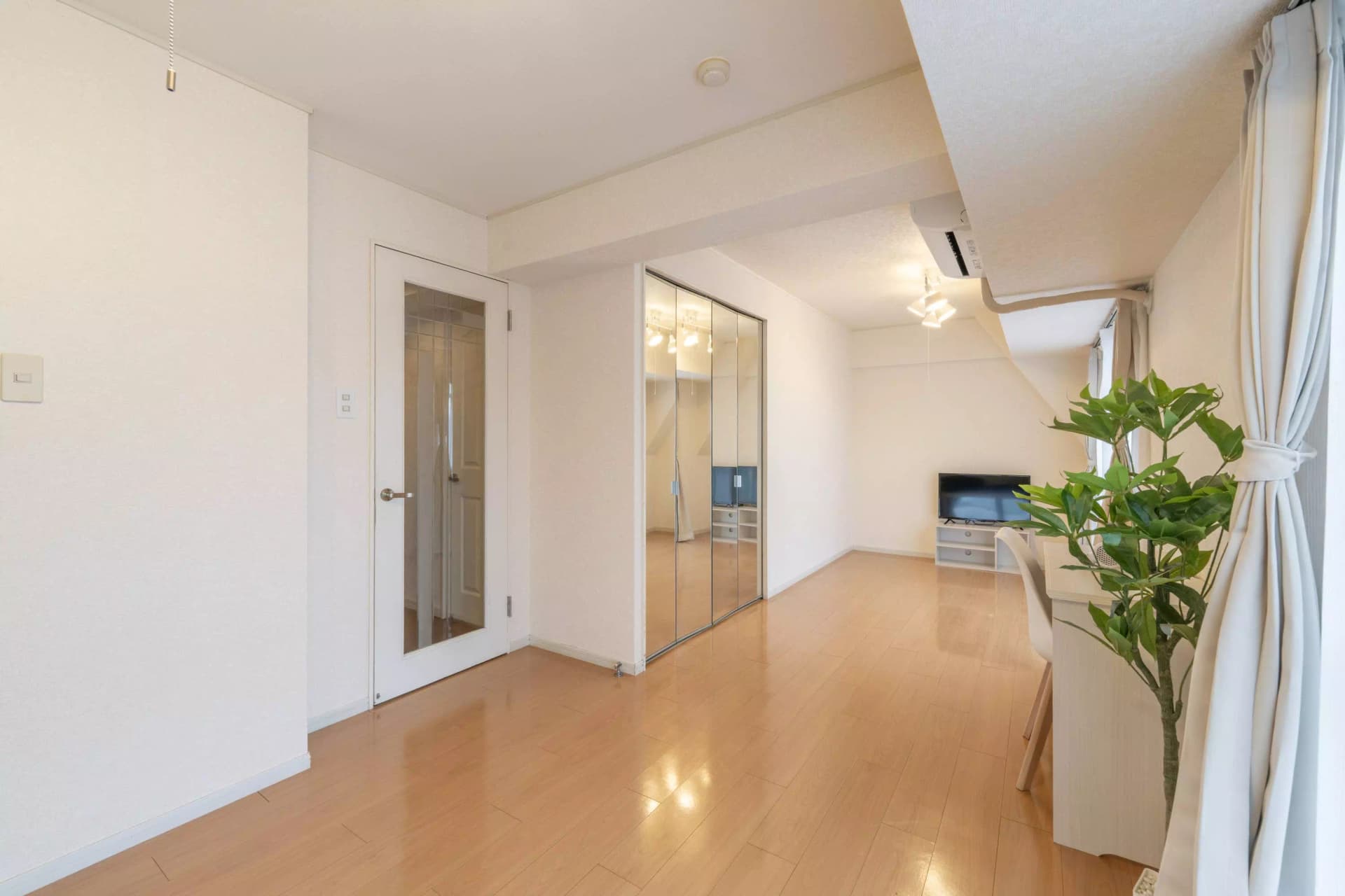 Room image 12