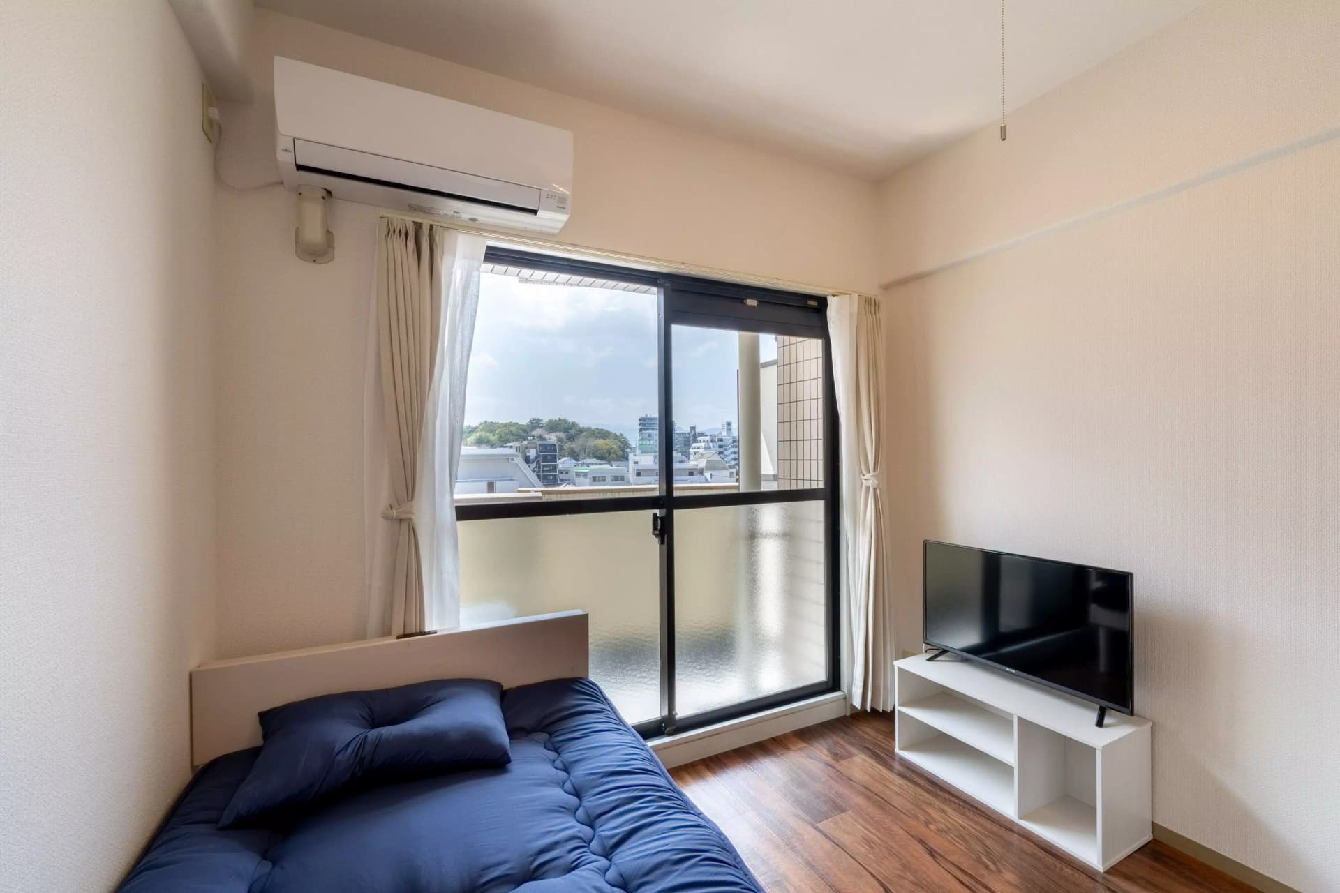 Room image 12