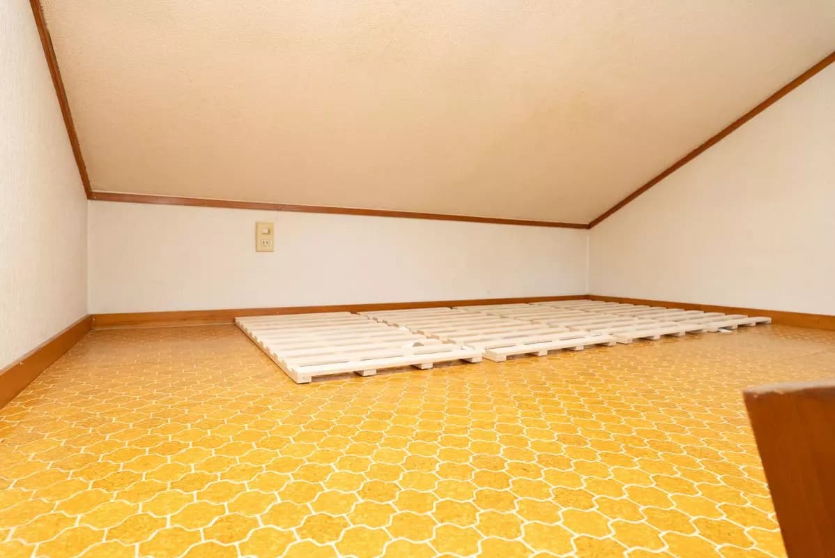 Room image 8