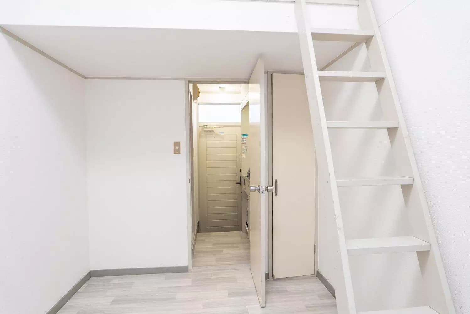 Room image 12