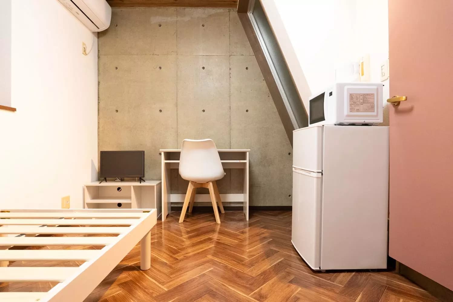 Main exterior of AP1206 Rusole 302