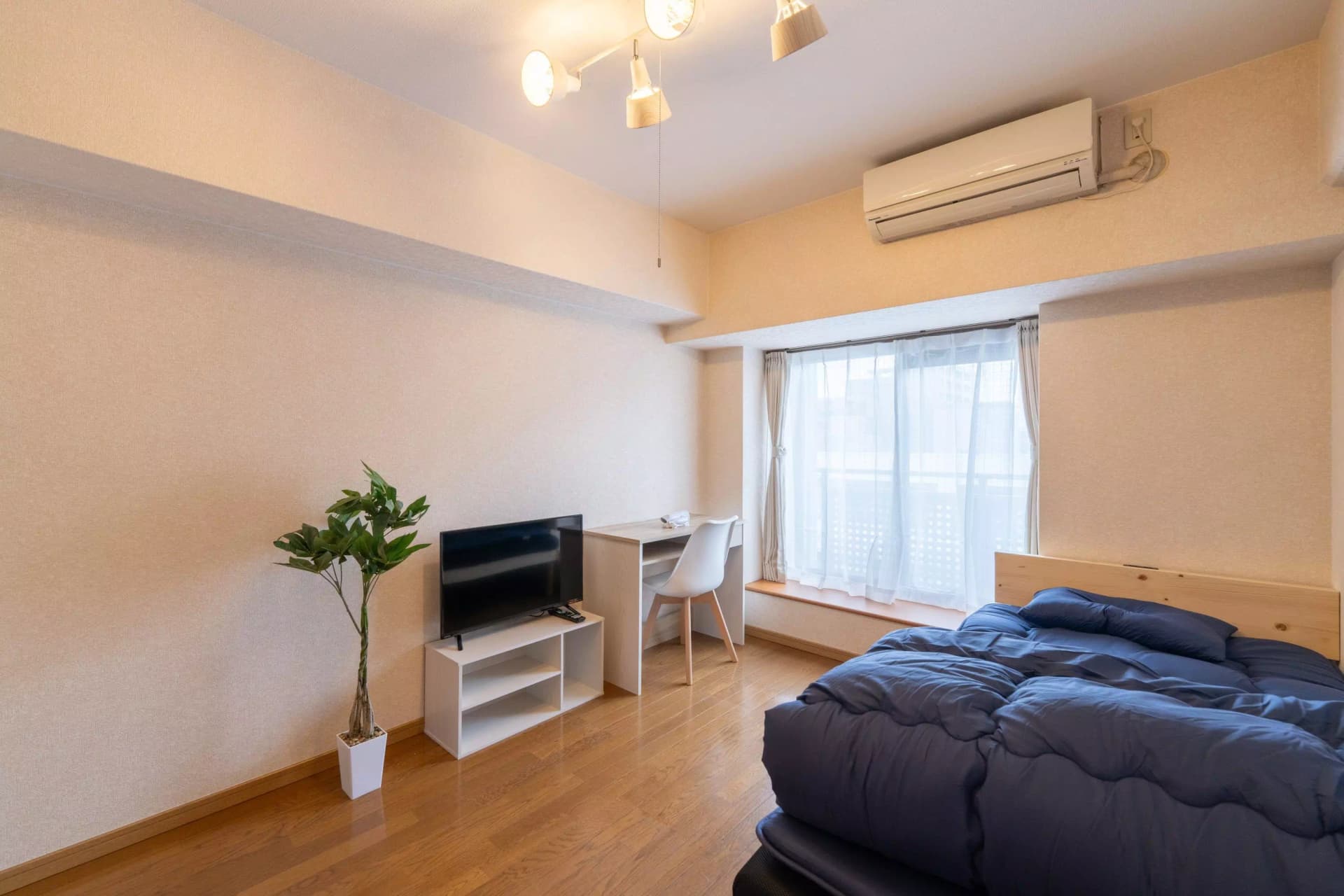 Room image 8