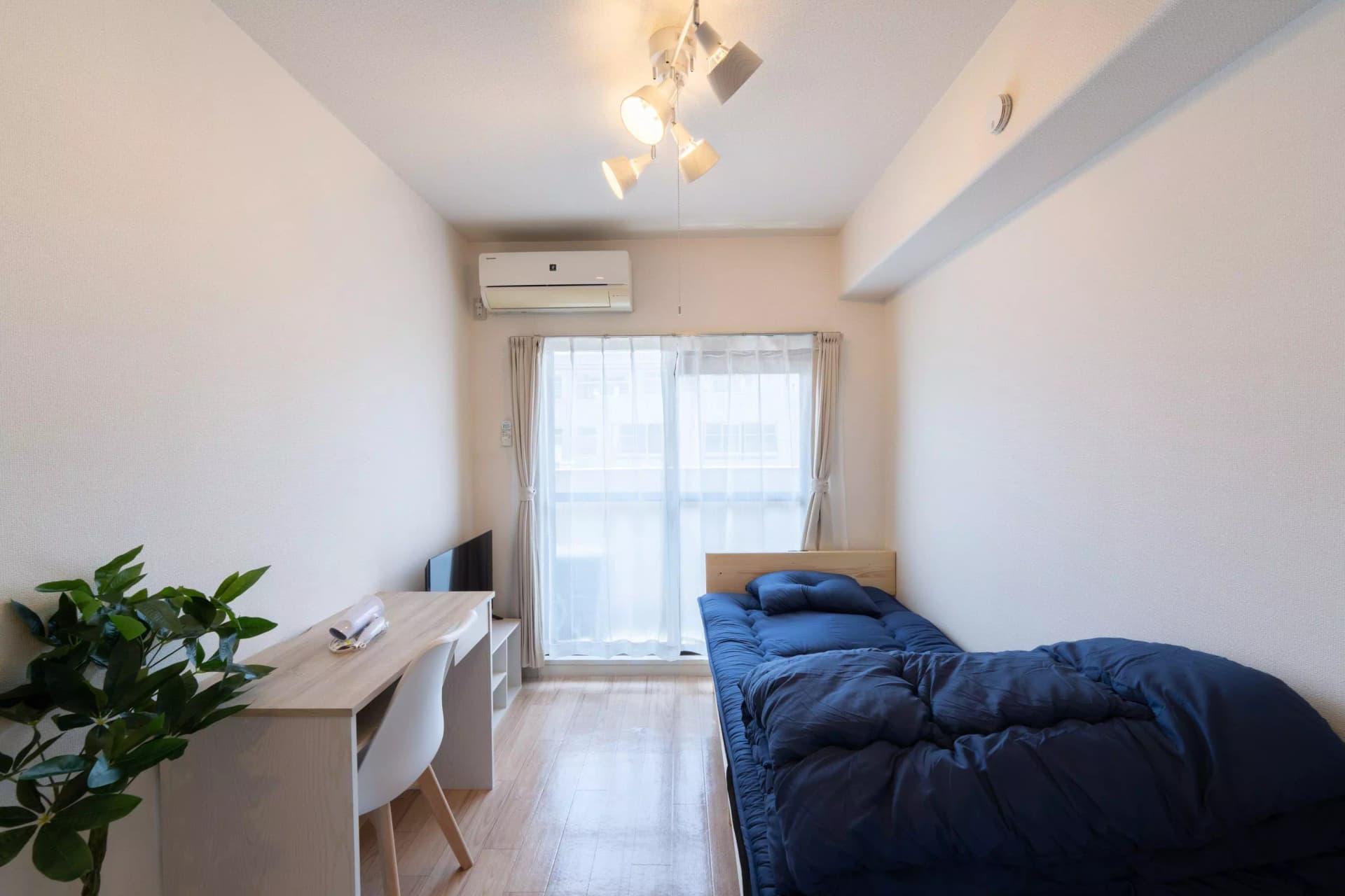 Room image 8