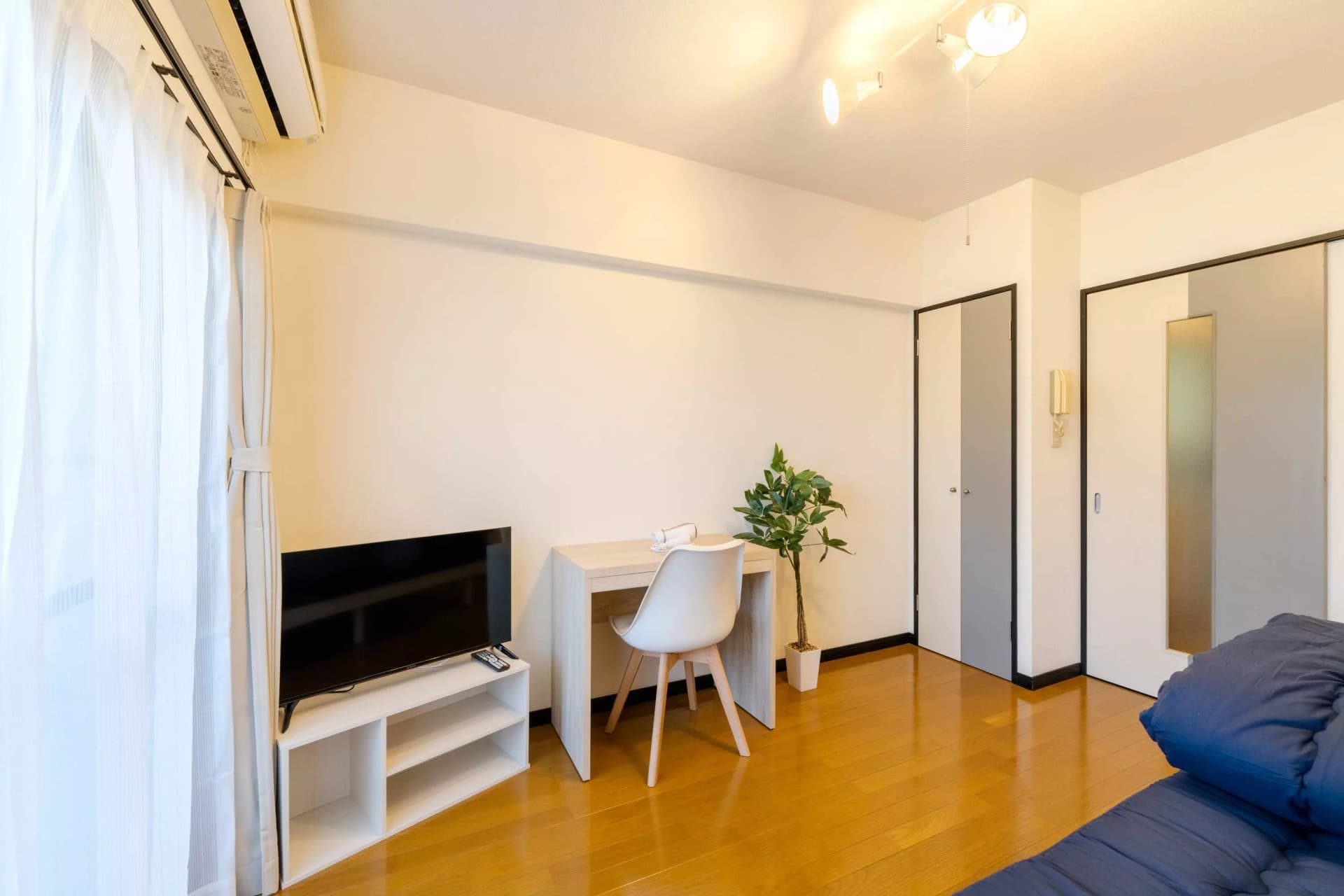 Room image 10