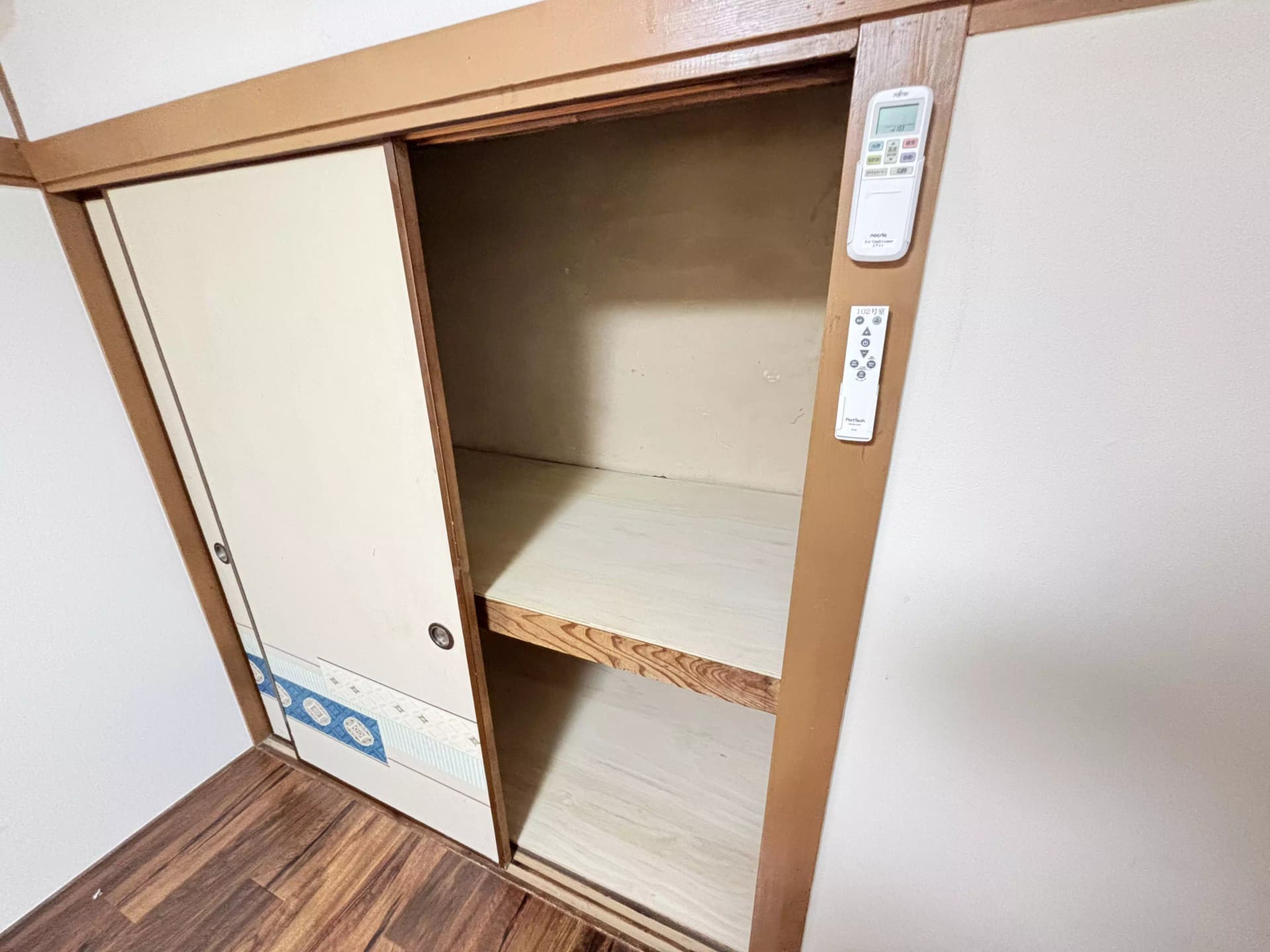 Room image 8