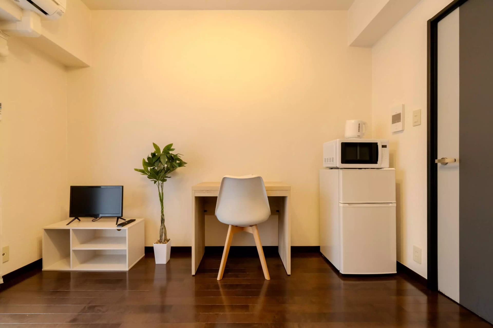 Room image 8