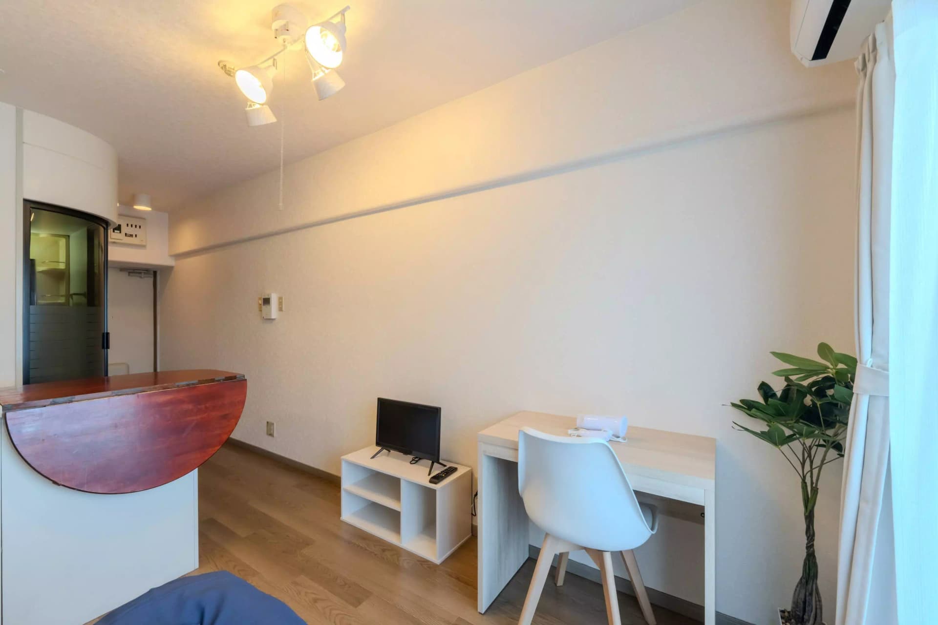 Room image 16