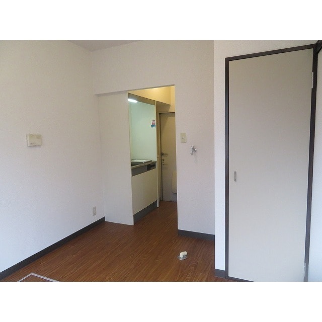 Room image 11