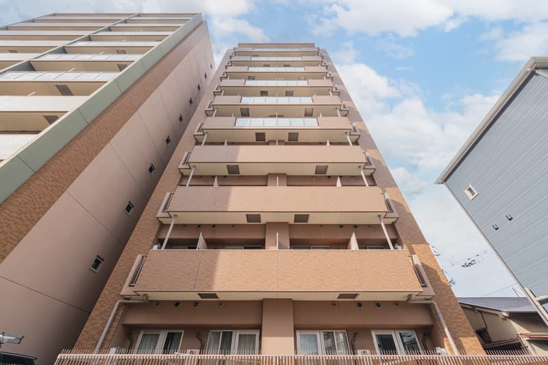 Main exterior of Eslead Shin-Osaka Comfort Bankan