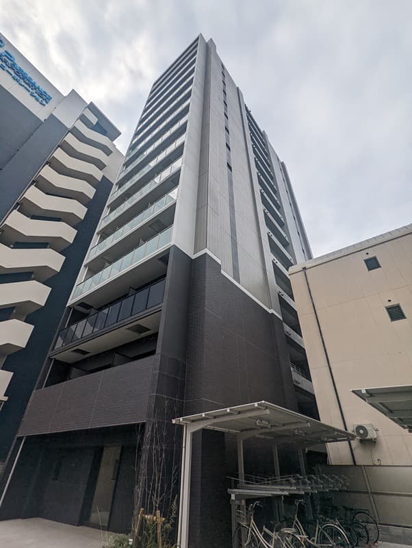 Main exterior of Eslead Shin-Osaka Avan