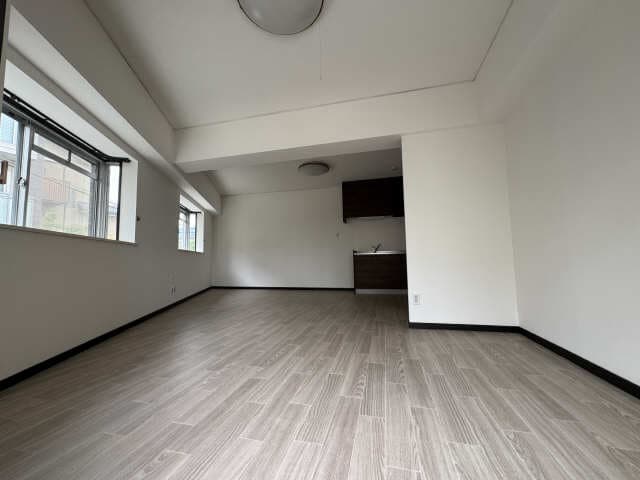 Preview interior of Sun City Kakuozan