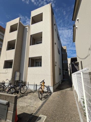 Main exterior of Etoile Ozone