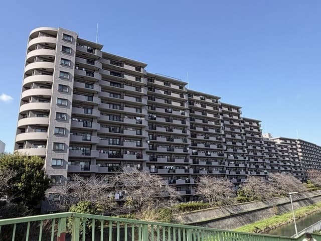 Main exterior of Rb Ramiu Urawa Highrise First Castle