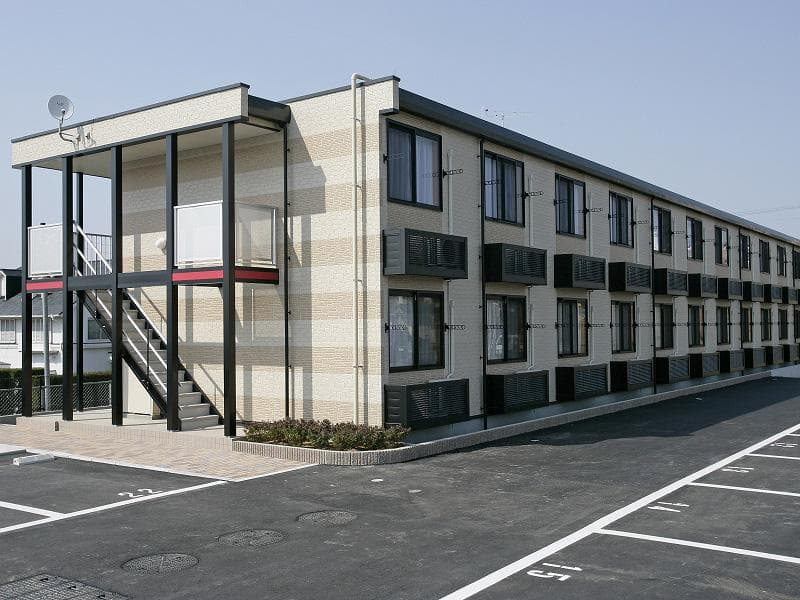 Main exterior of leopalace Wakagidai