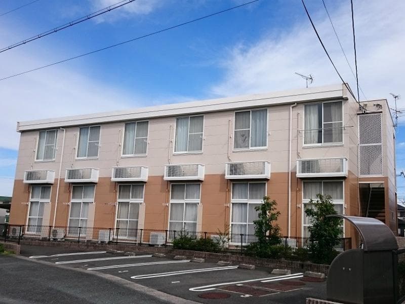 Main exterior of leopalace Horikoshi