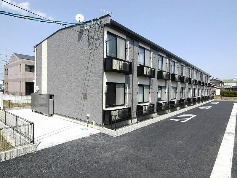 Main exterior of leopalace Nakayasuba II