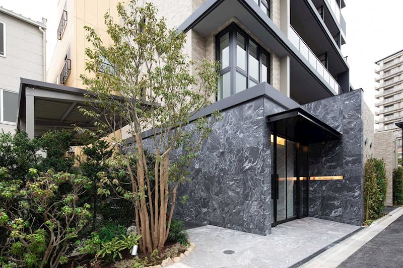 Main exterior of Due Minamisenju