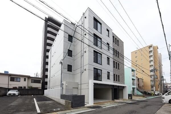 Main exterior of quador noie Imaike