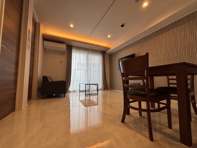 Preview interior of Crest Palace 102