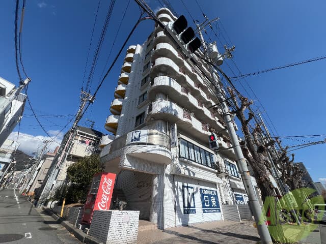 Main exterior of Maison Oji KM 🌳