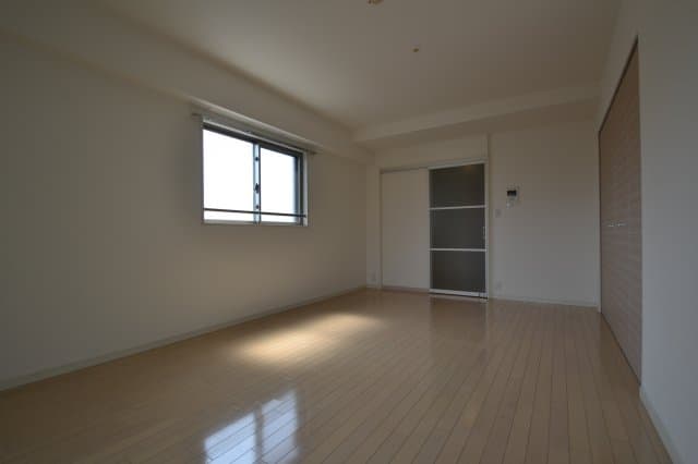 Preview interior of Rb Esty Roar Kobe Nishi