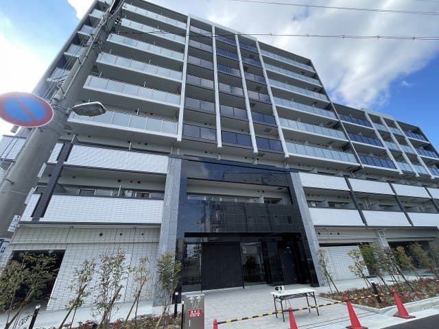 Main exterior of Rb Eslead Kobe La Costa