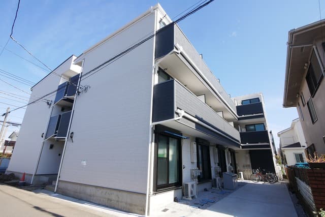 Main exterior of Rafina Sagamino 102