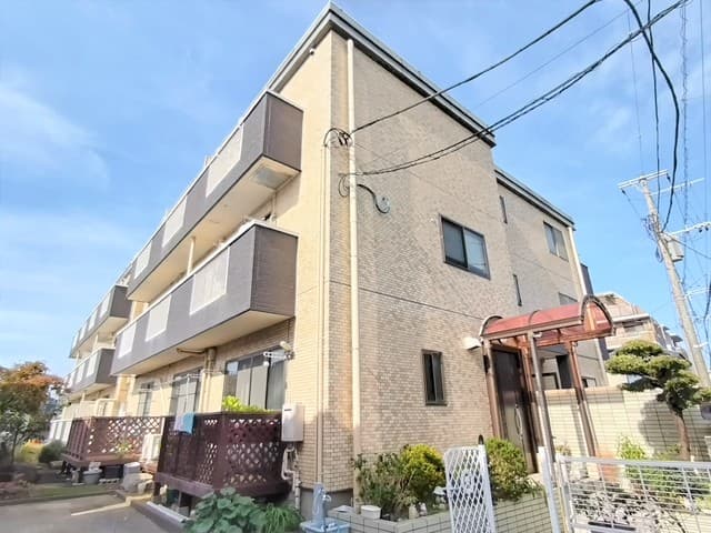 Main exterior of Maison Ai