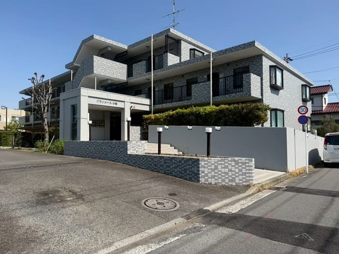Main exterior of Gran Mere Kojima