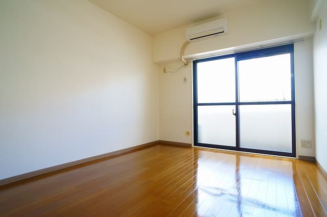 Preview interior of Rb Yokohama Hiranuma Dykamp Plaza II