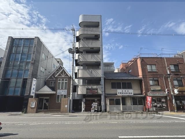 Main exterior of Viva Marutamachi KM 🌳