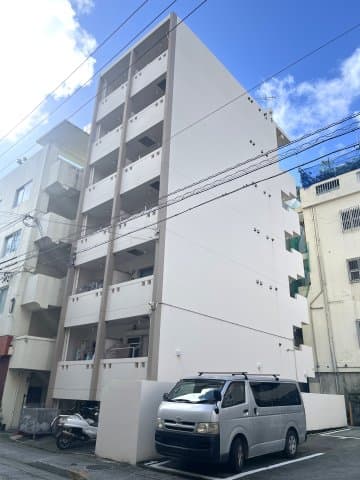 Main exterior of Portulor 101