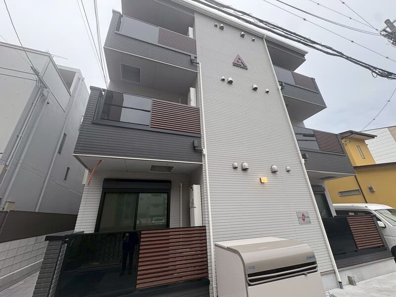 Main exterior of Century Showamachi KM 🌳