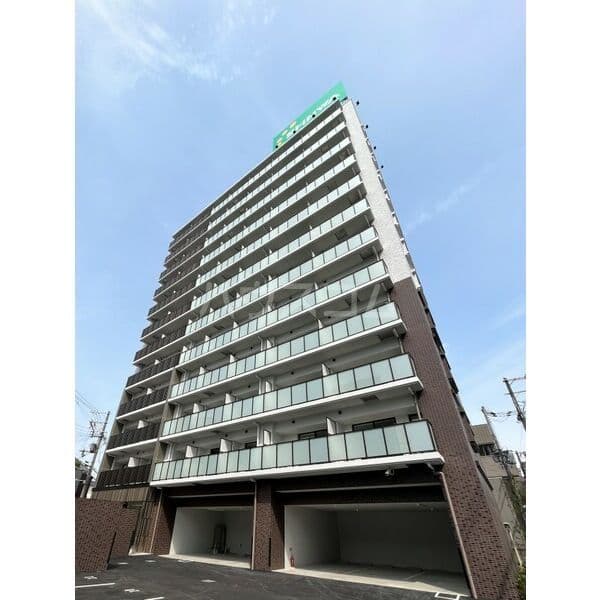 Main exterior of Splendid Nakanoshima DUE