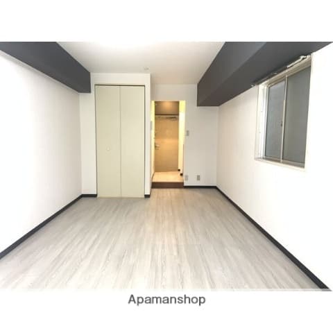 Preview interior of First River KM 🌳