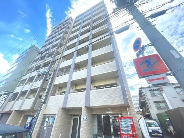 Main exterior of Continental Higashikobashi KM 🌳
