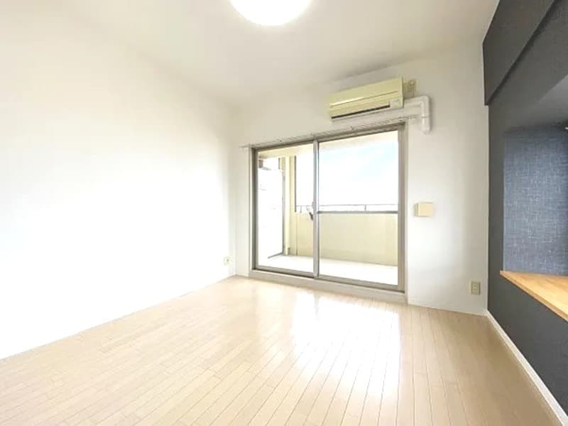 Preview interior of Continental Higashikobashi KM 🌳