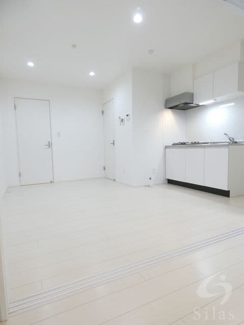 Preview interior of Rnessa Yao Minami KM 🌳